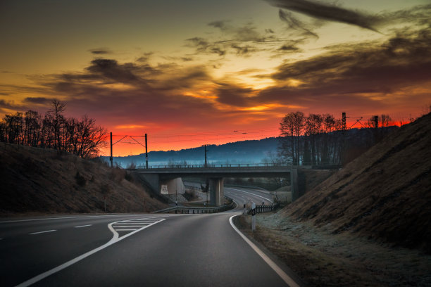 公路小山太阳背景素材