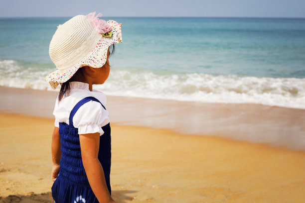 海边的小姑娘