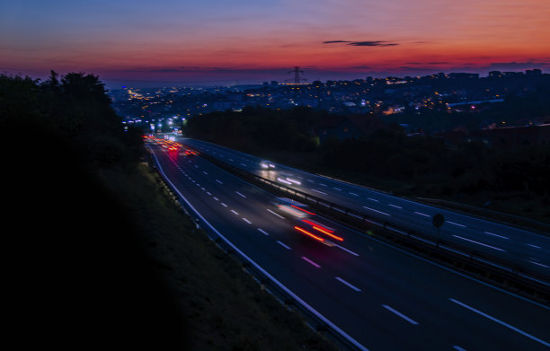 夜晚车流