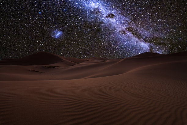 夜晚的沙漠星空