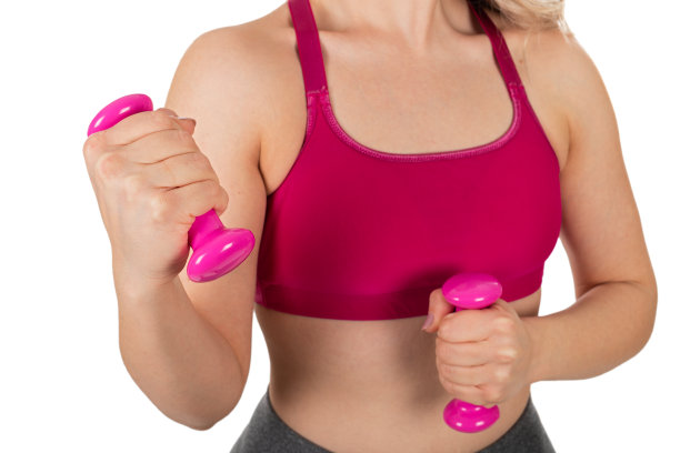手持哑铃锻炼减肥的运动女性
