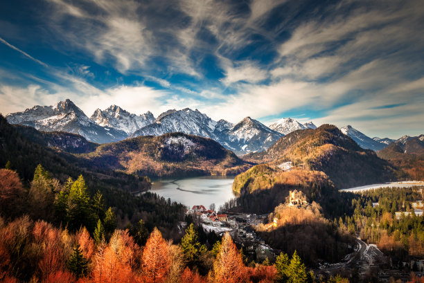 冬季远山村庄雪景