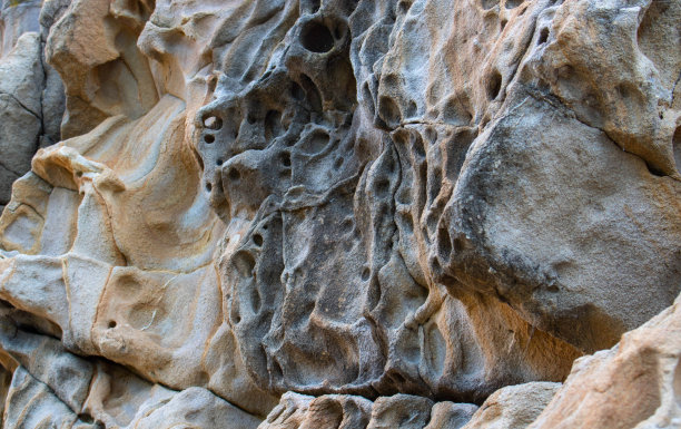 开裂的岩石墙面纹理