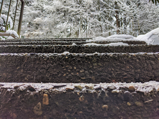 雪花白石材