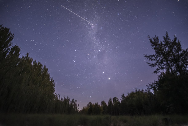 高清紫色星空