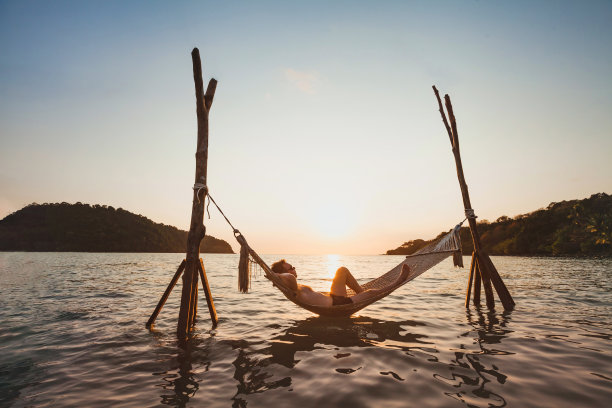 人物夏季出游夏天海边度假旅游