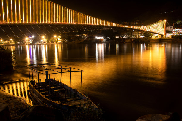 商业夜景繁华街道