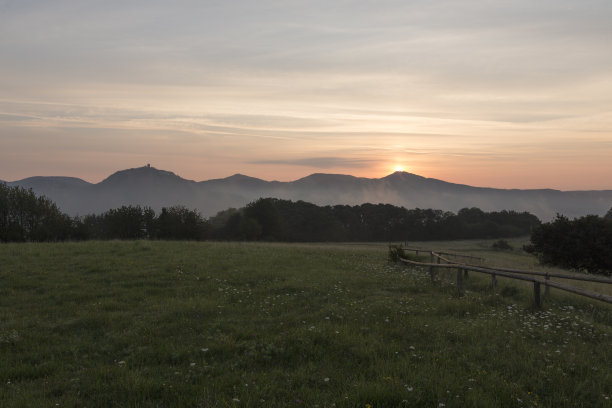 阳光夕阳太阳岩石岸边