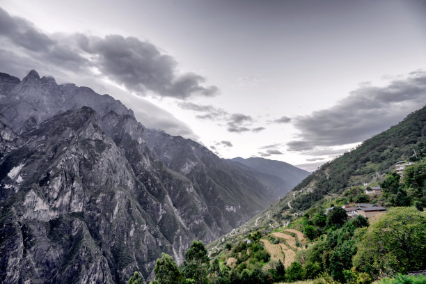 虎跳峡风光壁纸