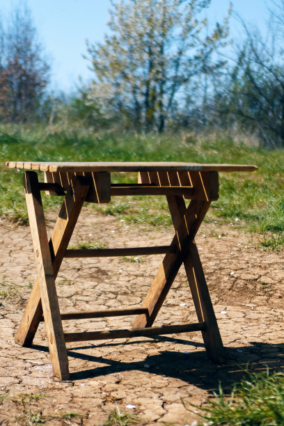 一个实木小板凳