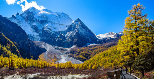 西藏山顶景区