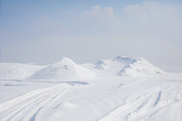 山上下雪