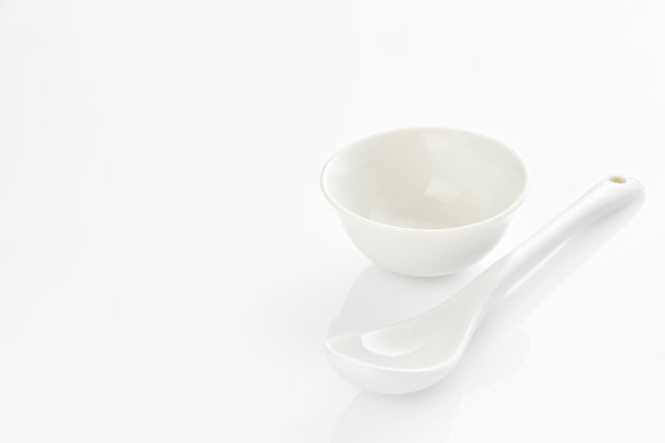 白陶瓷勺