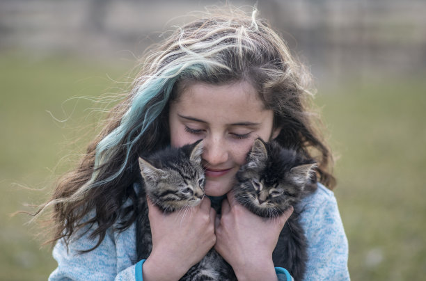 可爱猫咪小女孩