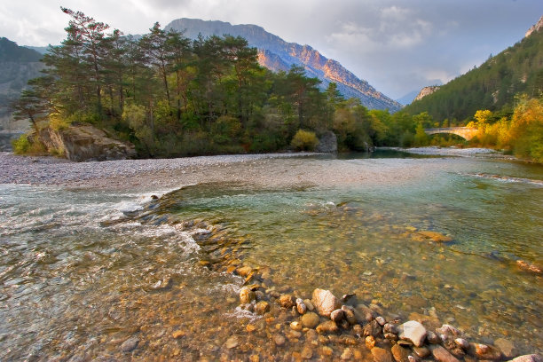 山峦水道