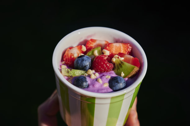 奇异果蓝莓酸奶
