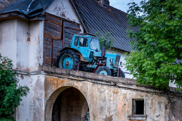农村老旧车轮