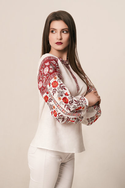 红衣图案优雅美人