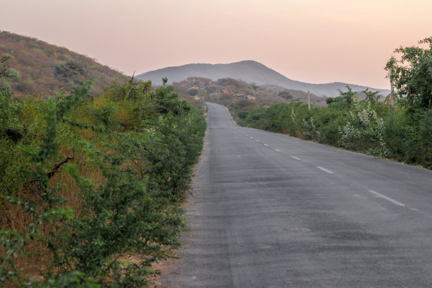 公路小山太阳背景素材