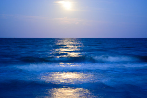 月亮山水日出