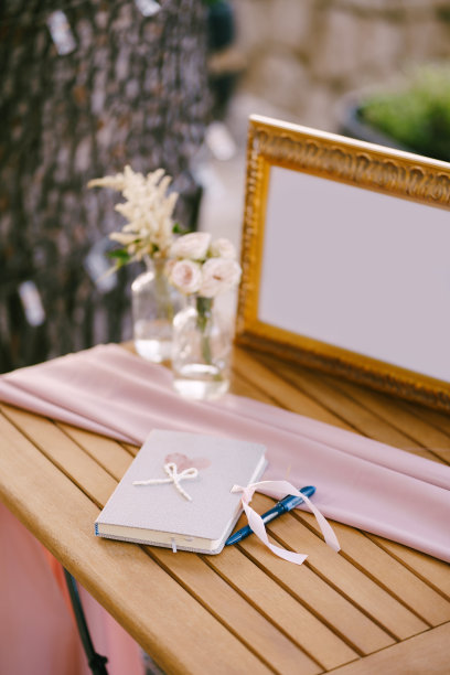 蓝粉色户外婚礼设计