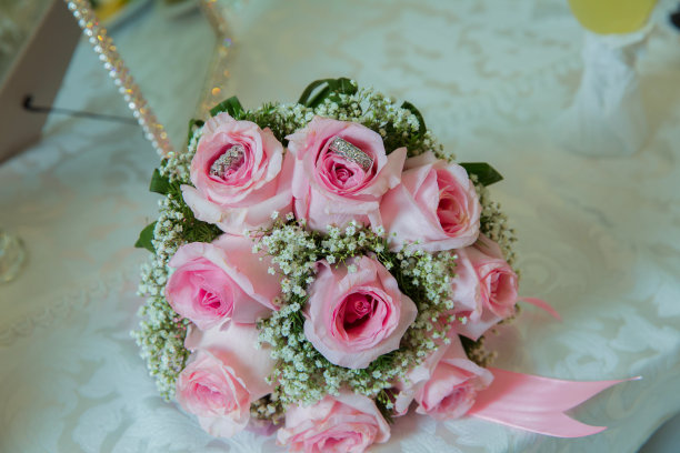 婚礼策划粉红温馨小花
