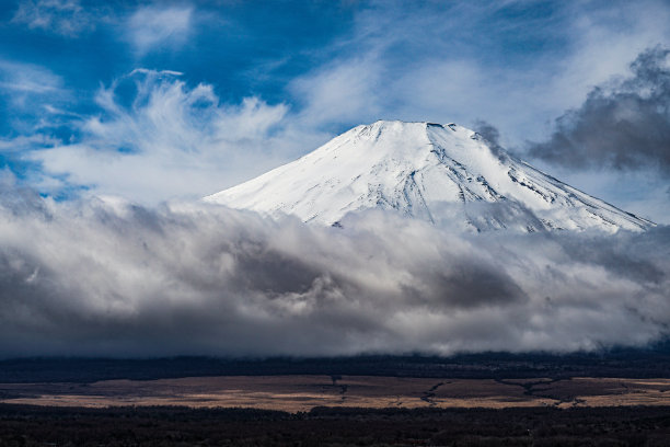 广阔山景