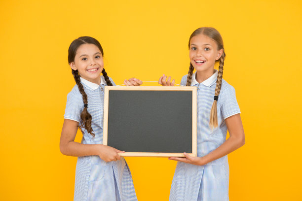 女学生写书法