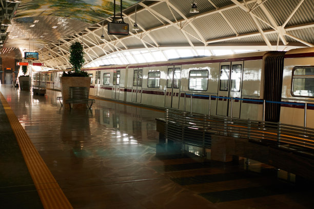 地铁站内部空间