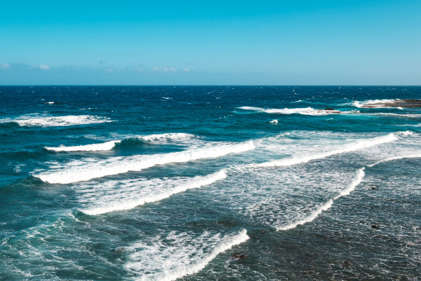 航拍大海沙滩浪花背景素材