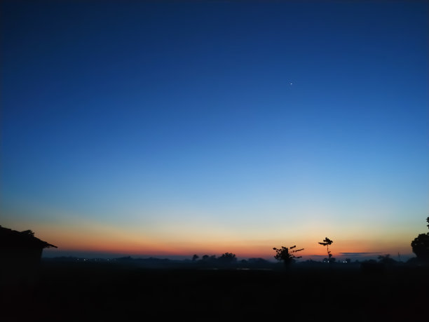 工业区夕阳天空