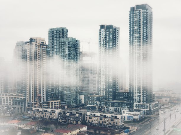 雨中城市风景