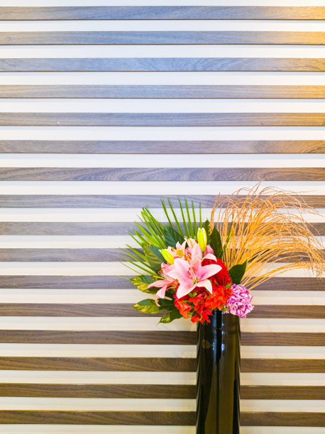 橙红色花朵条纹背景图案