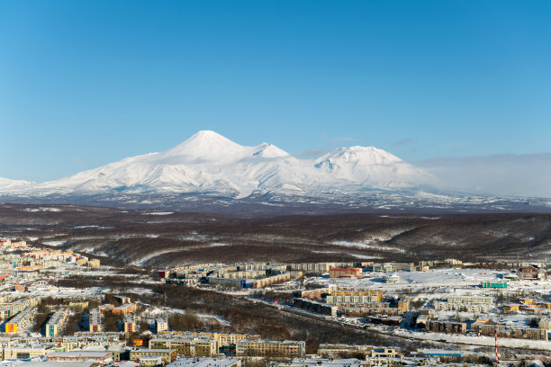 远处的火山