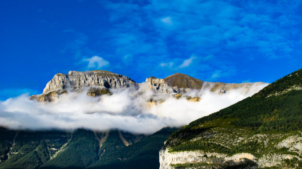 高山流水山峰群山远山