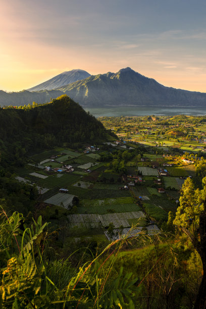 夕阳下的乡村美景