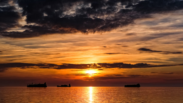 海边橙色云彩自然风景