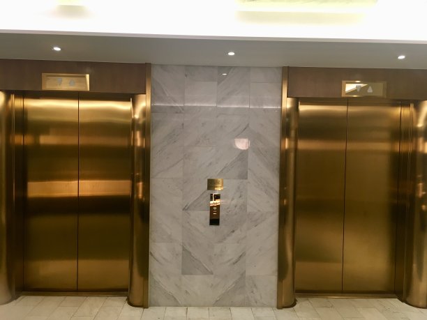 金色电梯
