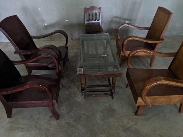 老式餐厅椅子