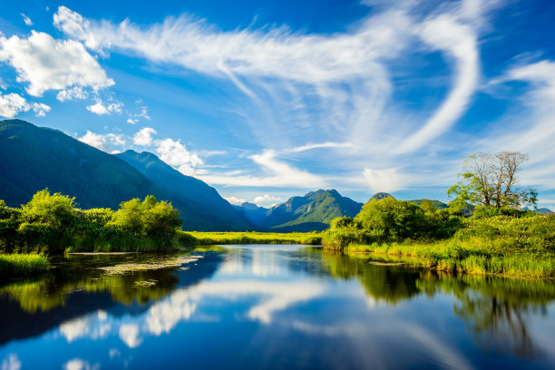 秋天湖边美景