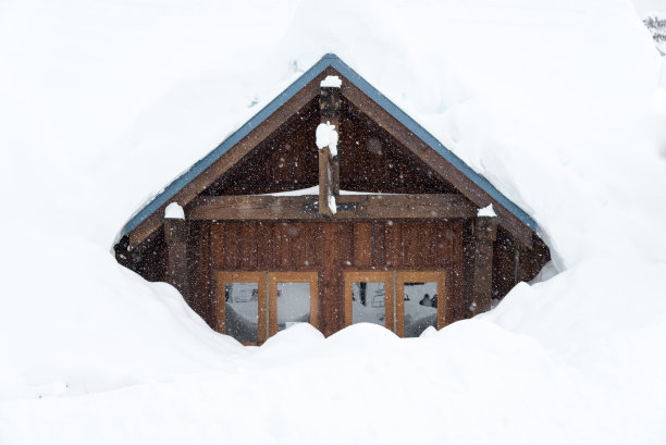 白雪皑皑冬季郊外雪景