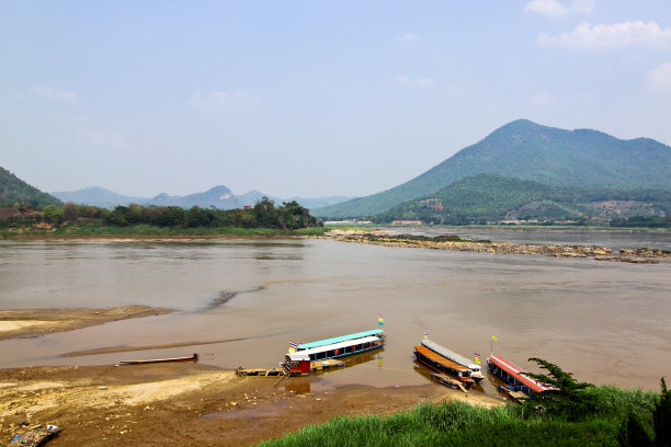 山峦水道