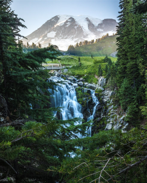 群山高山瀑布清明节