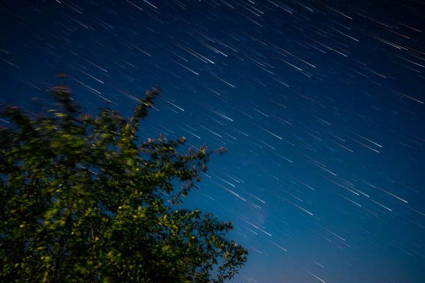 蓝紫色星空背景