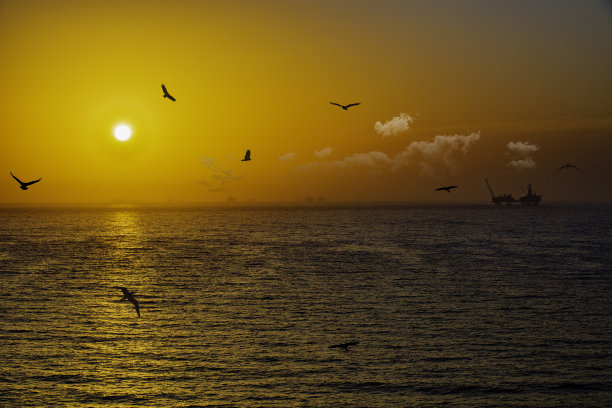 工业区夕阳天空