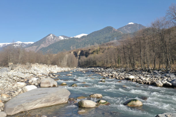 山峦水道