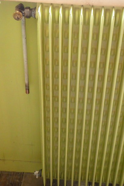 冬季房间取暖散热器
