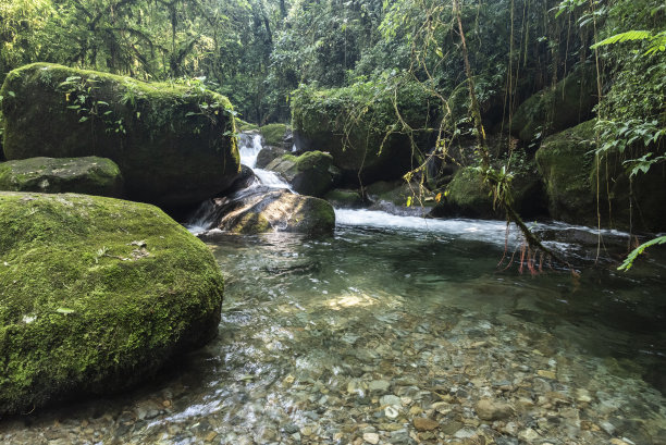 山峦水道