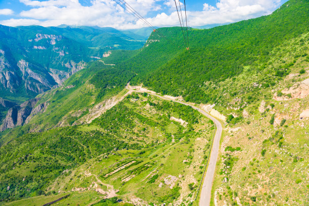 公路小山太阳背景素材