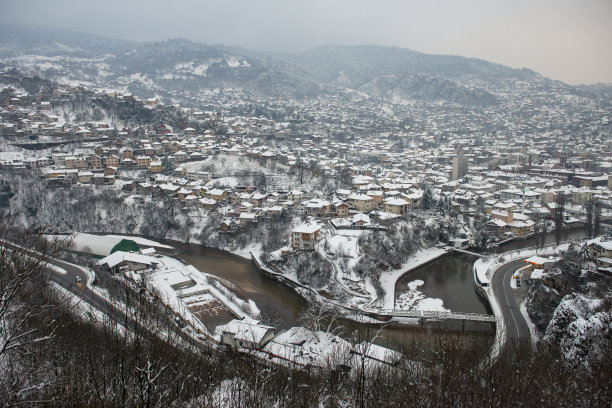 航拍森林小镇人家雪景